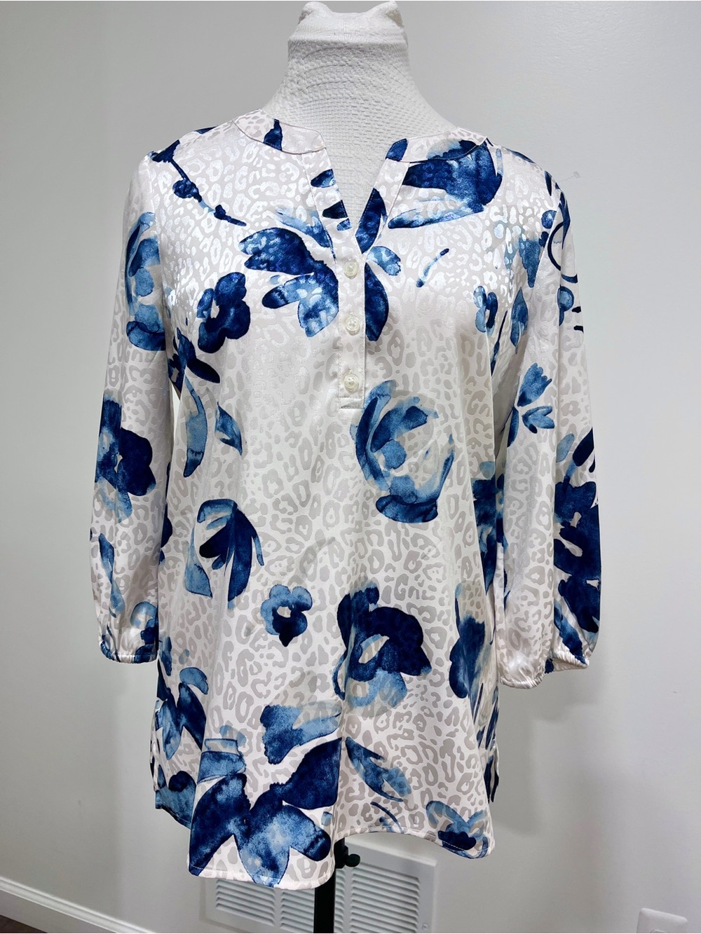 Chico's White Tunic with Blue Watercolor Floral Print size 0